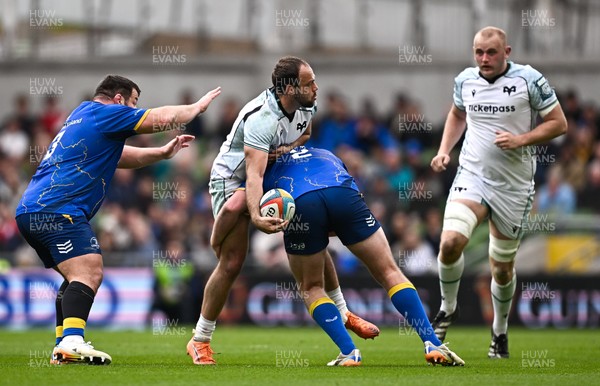 160526 - Leinster v Ospreys - United Rugby Championship - Evardi Boshoff of Ospreys is tackled by Gus McCarthy of Leinster