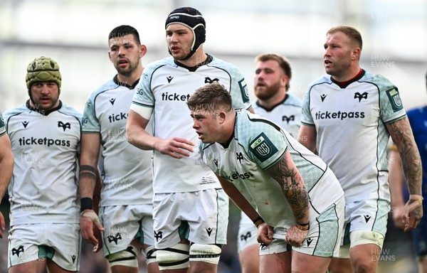 160526 - Leinster v Ospreys - United Rugby Championship - Kian Hire of Ospreys and teammates