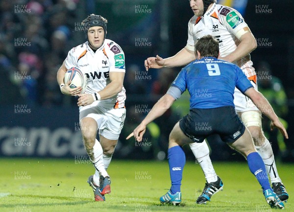 170114 - Leinster v Ospreys - Heineken European Cup - Matthew Morgan of Ospreys takes on Eoin Reddan of Leinster