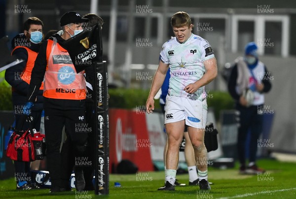 190321 - Leinster v Ospreys - Guinness PRO14 - Keiran Williams of Ospreys leaves the pitch with an injury