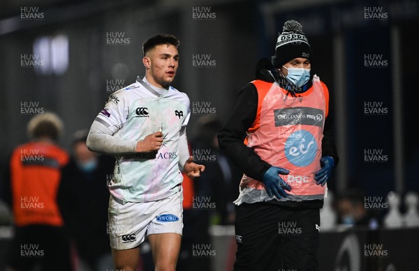 190321 - Leinster v Ospreys - Guinness PRO14 - Dewi Cross of Ospreys leaves the pitch for a head injury assessment