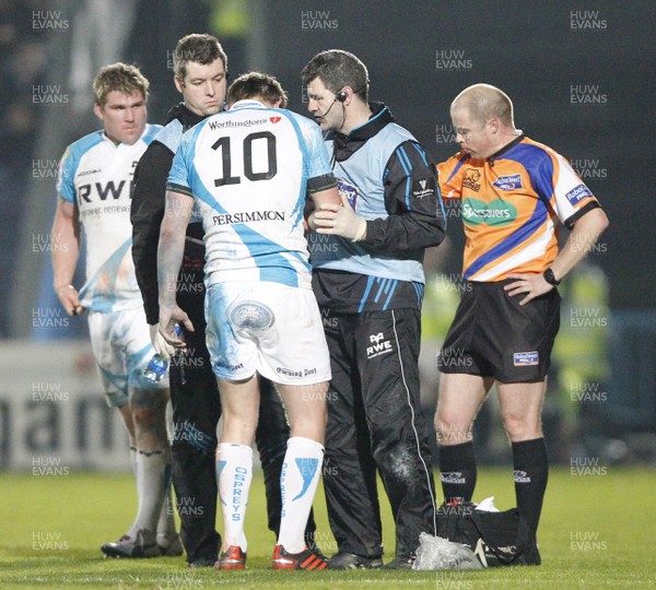 230312 Leinster v Ospreys - RaboDirect Pro 12 - Ospreys' Dan Biggar receives attention