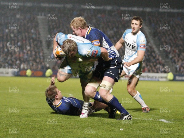 230312 Leinster v Ospreys - RaboDirect Pro 12 - Ospreys' Richard Hibbard runs through the tackle of Leinster's Luke Fitzgerald and Leo Cullen to score the winning try for the Ospreys