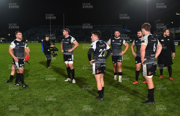 231118 - Leinster v Ospreys - Guinness PRO14 -   Ospreys players following their defeat 