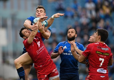 161021 - Leinster v Scarlets - United Rugby Championship - Garry Ringrose of Leinster and Ryan Conbeer of Scarlets