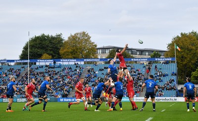 161021 - Leinster v Scarlets - United Rugby Championship - Blade Thomson of Scarlets takes possession in a lineout ahead of Leinster's James Ryan