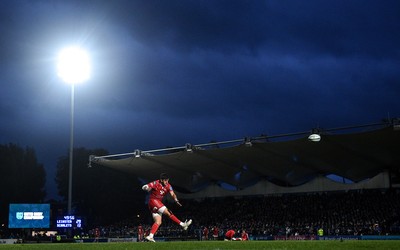 161021 - Leinster v Scarlets - United Rugby Championship - Dan Jones of Scarlets kicks a conversion