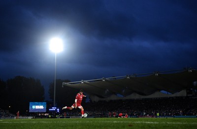 161021 - Leinster v Scarlets - United Rugby Championship - Dan Jones of Scarlets kicks a conversion