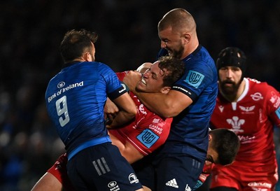 161021 - Leinster v Scarlets - United Rugby Championship - Ryan Elias of Scarlets is tackled by Jamison Gibson-Park, left, and Ross Molony of Leinster