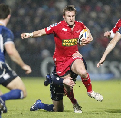 170212 - Leinster v Scarlets - RaboDirect Pro12 -Scarlets' Andy Fenby is tackled by Leinster's Fergus McFadden