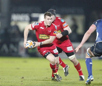 170212 - Leinster v Scarlets - RaboDirect Pro12 -Scarlets' Gareth Davies looks for a way past Leinster's Rhys Ruddock