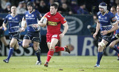 170212 - Leinster v Scarlets - RaboDirect Pro12 -Dan Newton on his way to scoring the first try for Scarlets