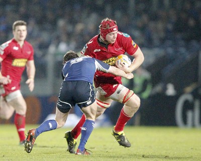 170212 - Leinster v Scarlets - RaboDirect Pro12 -Scarlets' Kiernan Murphy hands of Leinster's Eoin Reddan