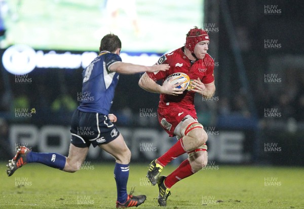 170212 - Leinster v Scarlets - RaboDirect Pro12 -Scarlets' Kiernan Murphy looks for a way past Leinster's Eoin Reddan