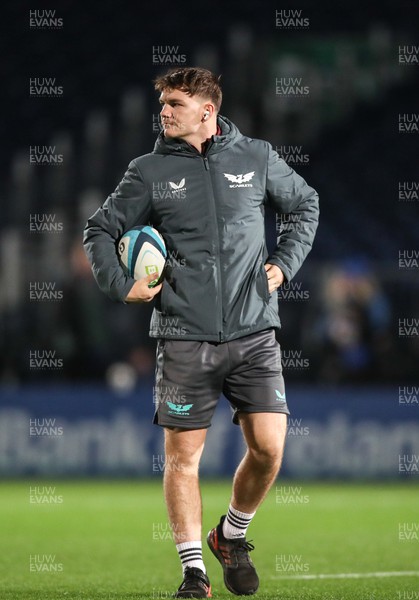 181123 - Leinster v Scarlets - United Rugby Championship - Charlie Titcombe of Scarlets