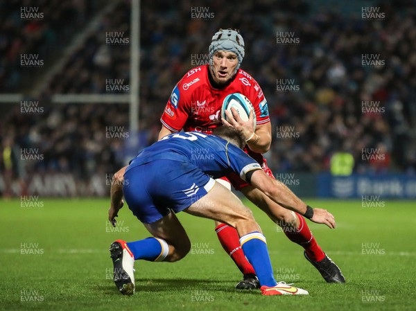 181123 - Leinster v Scarlets - United Rugby Championship - Jonathan Davies of Scarlets in action against Hugo Keenan of Leinster