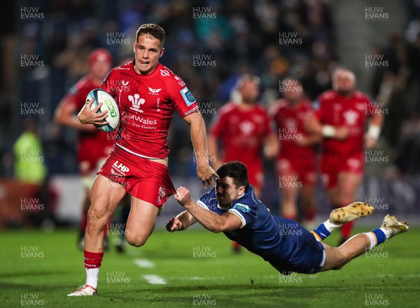 181123 - Leinster v Scarlets - United Rugby Championship - Kieran Hardy of Scarlets in action against Jimmy O'Brien of Leinster