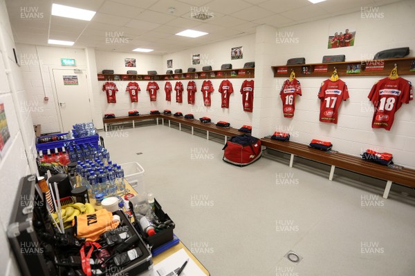 190517 - Leinster v Scarlets - Guinness PRO12 Semi Final - Scarlets changing room