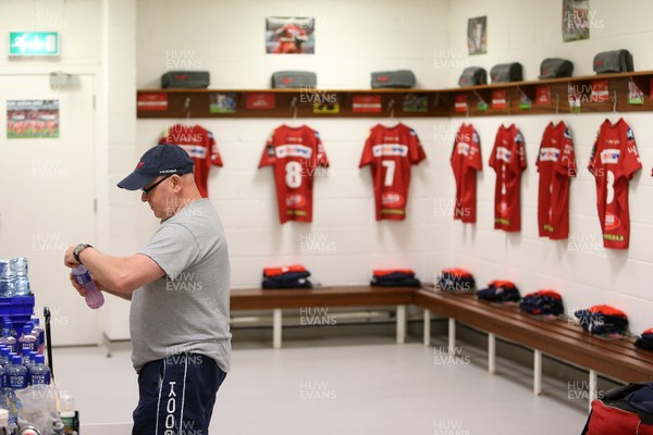 190517 - Leinster v Scarlets - Guinness PRO12 Semi Final - Scarlets changing room