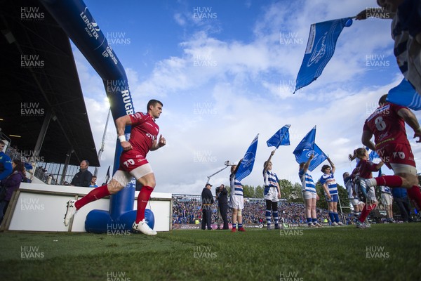 190517 - Leinster v Scarlets - Guinness PRO12 Semi Final - Scott Williams of Scarlets runs onto the pitch