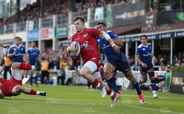 190517 - Leinster v Scarlets - Guinness PRO12 Semi Final - Steff Evans of Scarlets runs in to score a try