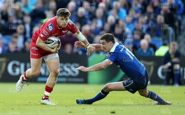 190517 - Leinster v Scarlets - Guinness PRO12 Semi Final - Steff Evans of Scarlets goes past Johnny Sexton of Leinster