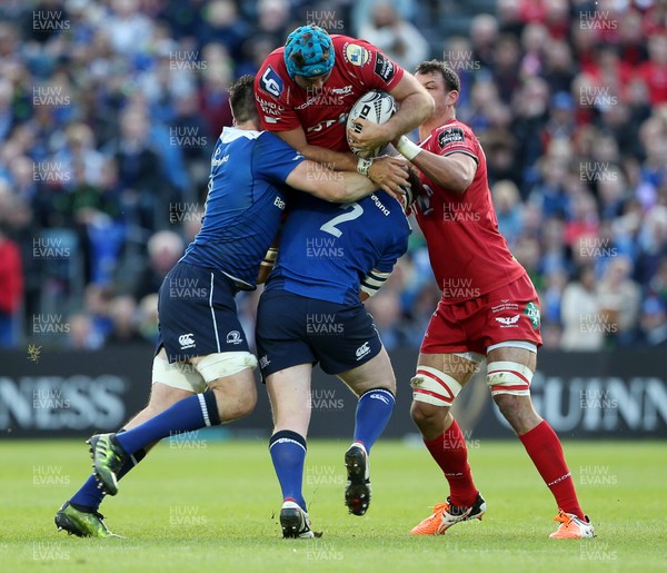 190517 - Leinster v Scarlets - Guinness PRO12 Semi Final - Tadhg Beirne of Scarlets is tackled by Jack Conan and James Tracy of Leinster