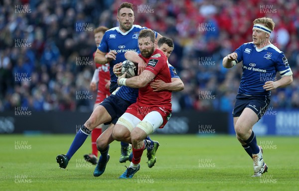 190517 - Leinster v Scarlets - Guinness PRO12 Semi Final - John Barclay of Scarlets is tackled by Johnny Sexton of Leinster