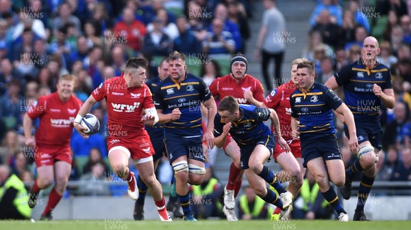 210418 - Leinster v Scarlets - European Rugby Champions Cup Semi Final - Steff Evans of Scarlets gets into space
