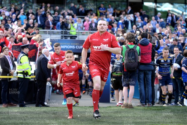 210418 - Leinster v Scarlets - European Rugby Champions Cup Semi Final - Ken Owens of Scarlets runs out with mascot
