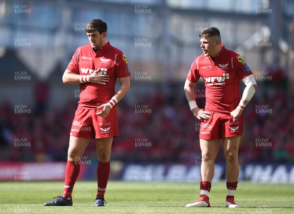 210418 - Leinster v Scarlets - European Rugby Champions Cup Semi Final - Dan Jones and Steff Evans of Scarlets