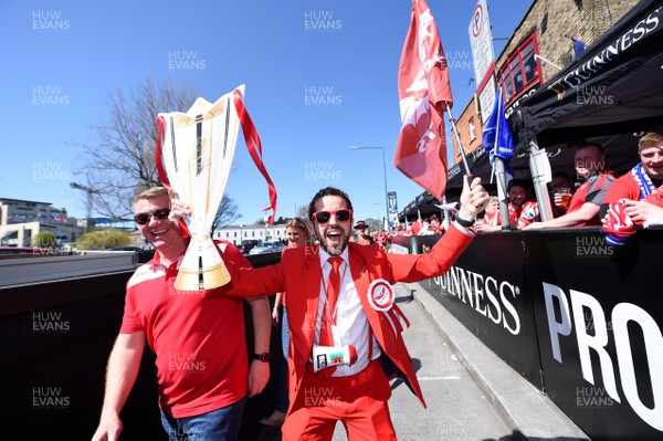 210418 - Leinster v Scarlets - European Rugby Champions Cup Semi Final - Scarlets fans