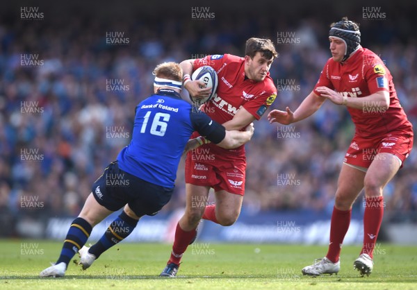 210418 - Leinster v Scarlets - European Rugby Champions Cup Semi Final - Dan Jones of Scarlets is tackled by James Tracy of Leinster