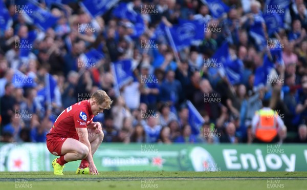 210418 - Leinster v Scarlets - European Rugby Champions Cup Semi Final - Aled Davies of Scarlets looks dejected at the end of the game