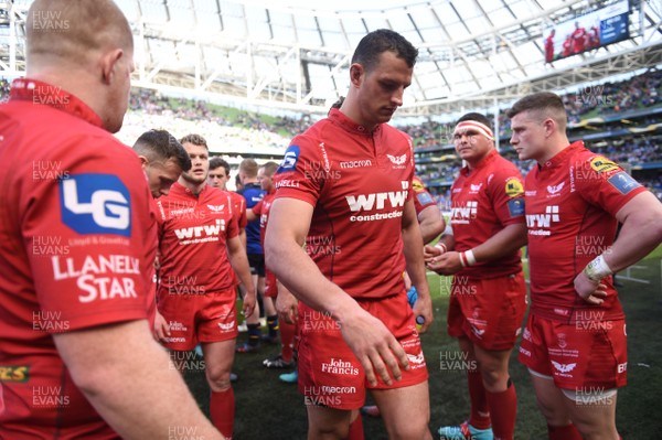 210418 - Leinster v Scarlets - European Rugby Champions Cup Semi Final - Aaron Shingler of Scarlets looks dejected at the end of the game