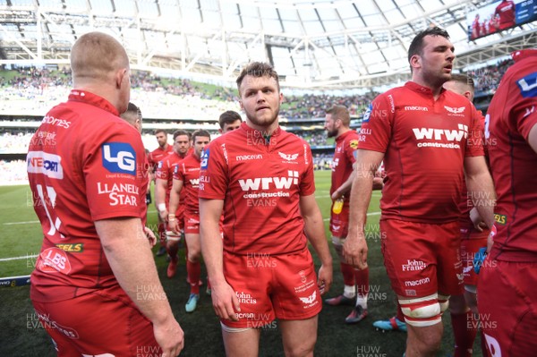 210418 - Leinster v Scarlets - European Rugby Champions Cup Semi Final - Steff Hughes of Scarlets looks dejected at the end of the game
