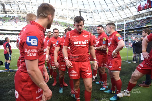 210418 - Leinster v Scarlets - European Rugby Champions Cup Semi Final - Dan Jones of Scarlets looks dejected at the end of the game