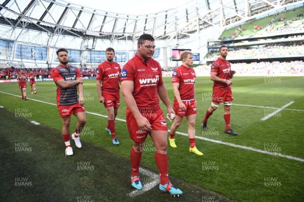 210418 - Leinster v Scarlets - European Rugby Champions Cup Semi Final - Werner Kruger of Scarlets looks dejected at the end of the game