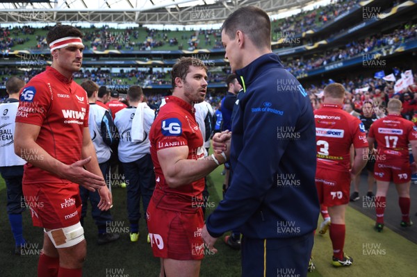 210418 - Leinster v Scarlets - European Rugby Champions Cup Semi Final - Leigh Halfpenny of Scarlets and Johnny Sexton of Leinster at the end of the game