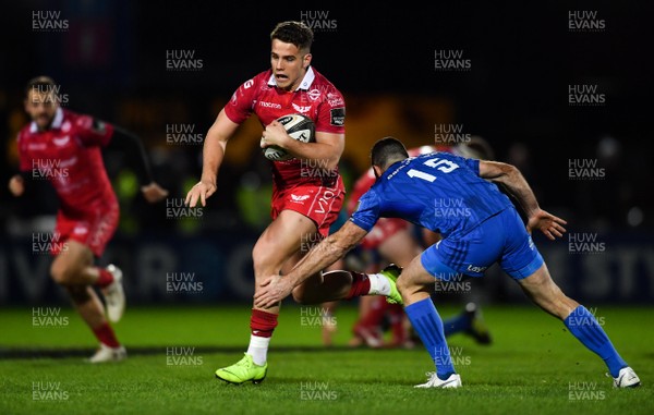 250119 - Leinster v Scarlets - Guinness PRO14 -  Kieran Hardy of Scarlets in action against Rob Kearney of Leinster