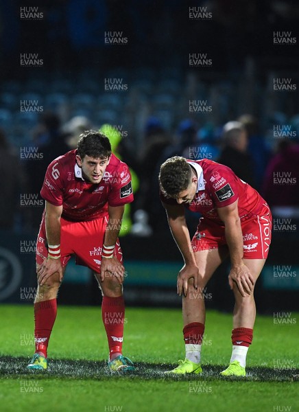 250119 - Leinster v Scarlets - Guinness PRO14 -  Dan Jones, left, and Kieran Hardy of Scarlets are dejected at the end of the match