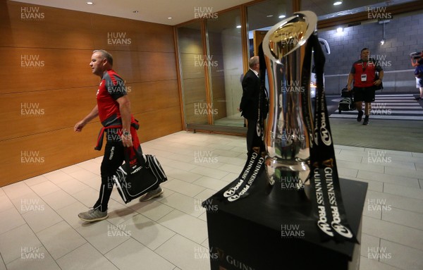260518 - Leinster v Scarlets - Guinness PRO14 Final - Head Coach Wayne Pivac walks past the trophy as he arrives