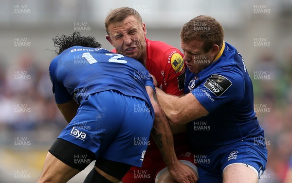 260518 - Leinster v Scarlets - Guinness PRO14 Final - Hadleigh Parkes of Scarlets is tackled by Isa Nacewa and Sean Cronin of Leinster