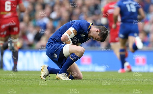 260518 - Leinster v Scarlets - Guinness PRO14 Final - Johnny Sexton of Leinster looks to be in some pain