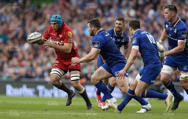 260518 - Leinster v Scarlets - Guinness PRO14 Final - Tadhg Beirne of Scarlets gathers the loose ball