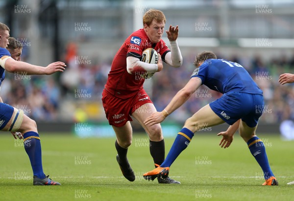 260518 - Leinster v Scarlets - Guinness PRO14 Final - Rhys Patchell of Scarlets is tackled by Garry Ringrose of Leinster