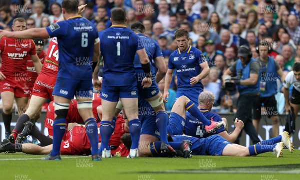 260518 - Leinster v Scarlets - Guinness PRO14 Final - Johnny McNicholl of Scarlets pushes over to score a try