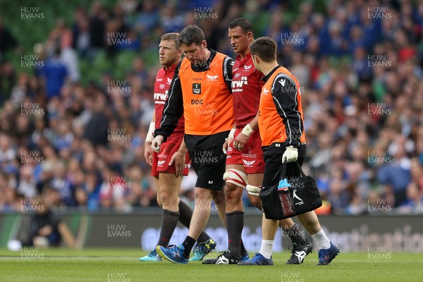 260518 - Leinster v Scarlets - Guinness PRO14 Final - Aaron Shingler of Scarlets goes off the field injured