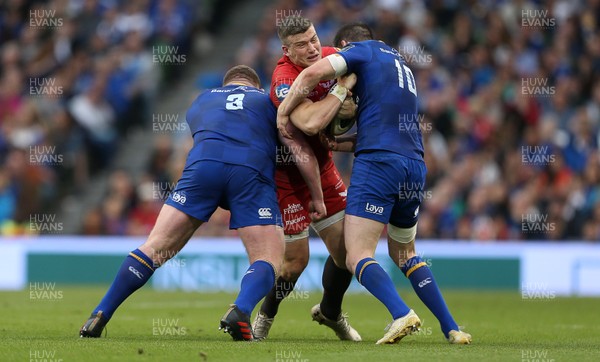 260518 - Leinster v Scarlets - Guinness PRO14 Final - Scott Williams of Scarlets is tackled by Tadhg Furlong and Johnny Sexton of Leinster