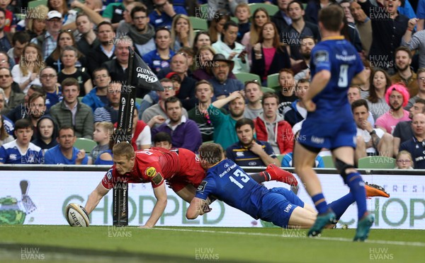 260518 - Leinster v Scarlets - Guinness PRO14 Final - Johnny McNicholl of Scarlets scores a try